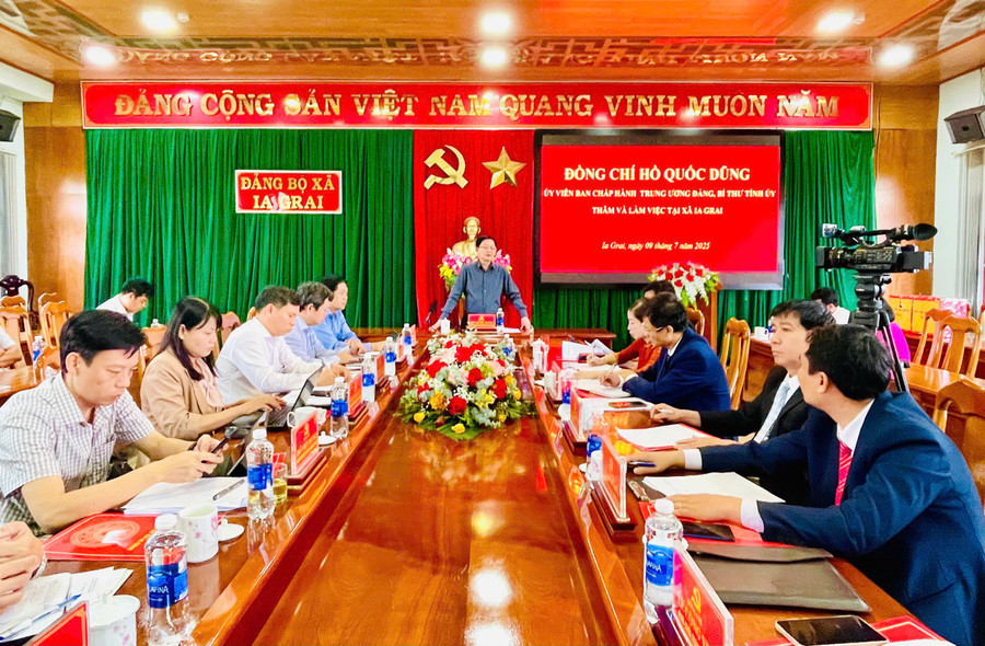 Quang cảnh buổi làm việc. Ảnh: A.H z6786230111307-1133236341d3bd596d855543ad773974.jpg