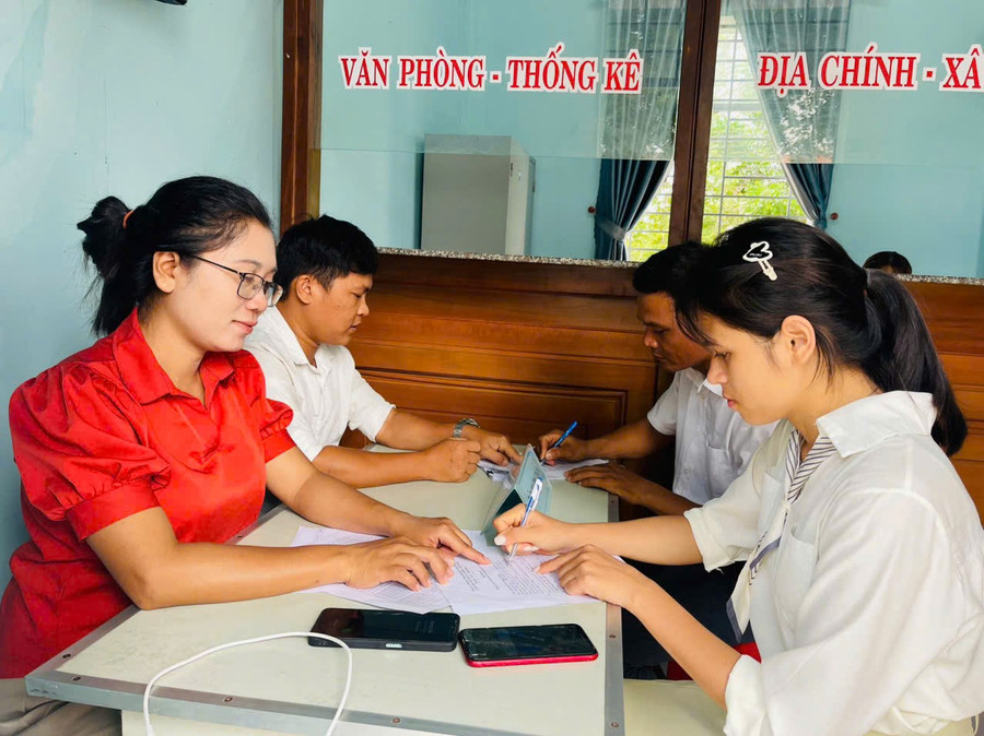 Ngày đầu vận hành chính quyền mới diễn ra nghiêm túc, hiệu quả, vì dân phục vụ. Ảnh: V.C z6759839707125-6c50c58380cf70ef19cb2aa59ab7969c.jpg