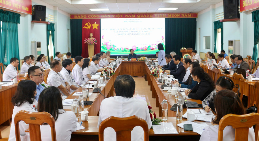 Quang cảnh buổi làm việc. Ảnh: A.H z6848805700489-c8fb9ffa399f854656c3cbc04bdd4bff.jpg