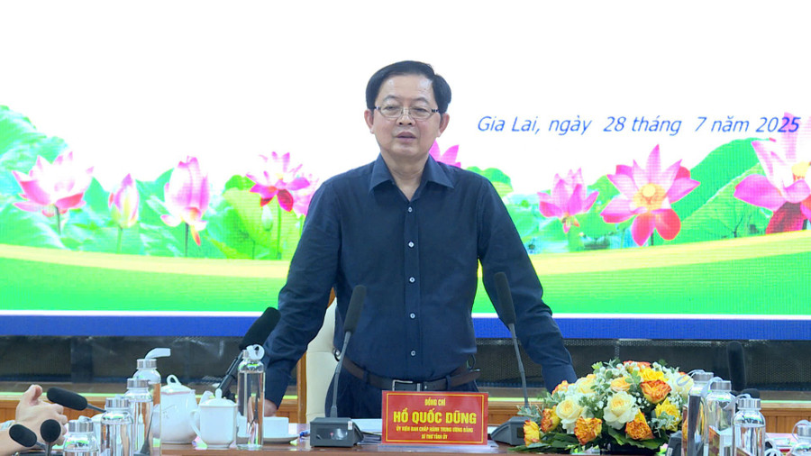 Bí thư Tỉnh ủy Hồ Quốc Dũng phát biểu tại buổi làm việc với Bệnh viện Đa khoa Gia Lai. Ảnh: H.Toàn z6848136890432-b7c997cec6caf06a1b66ca74acaed321.jpg