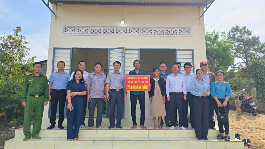 Toàn tỉnh có 7.406 căn nhà đã hoàn thành, đạt 91,43%. Ảnh: A.H z6747069136372-079c56917c47724a4b49d443f2864c8d.jpg