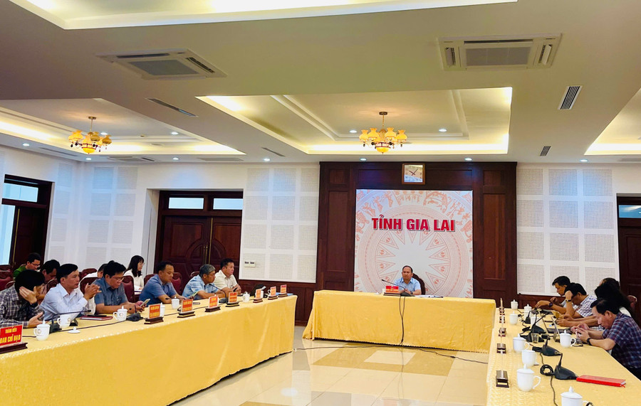 Các đại biểu tham dự hội nghị tại điểm cầu trụ sở UBND tỉnh. Ảnh: A.H z6610577579820-35901a69170999e16f4f44e0ead6413f.jpg