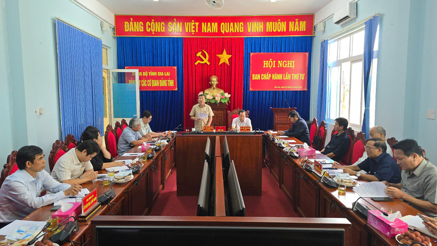 会議の様子。写真:A.H z6743033838115-1a7486a35f4a8a06b4df1cd201697ebd.jpg
