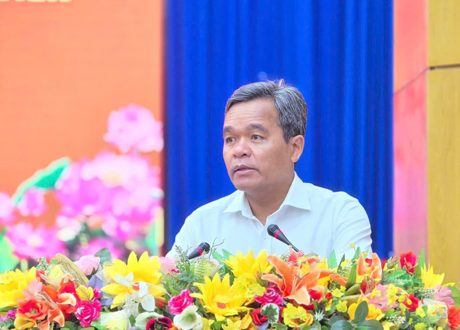 Bí thư Tỉnh ủy Hồ Văn Niên thông tin đến các đại biểu về kết quả thực hiện sắp xếp đơn vị hành chính, sáp nhập tỉnh. Ảnh: B.B z6744709983904-133916152d8aa44f4c8c558da7ecc287.jpg