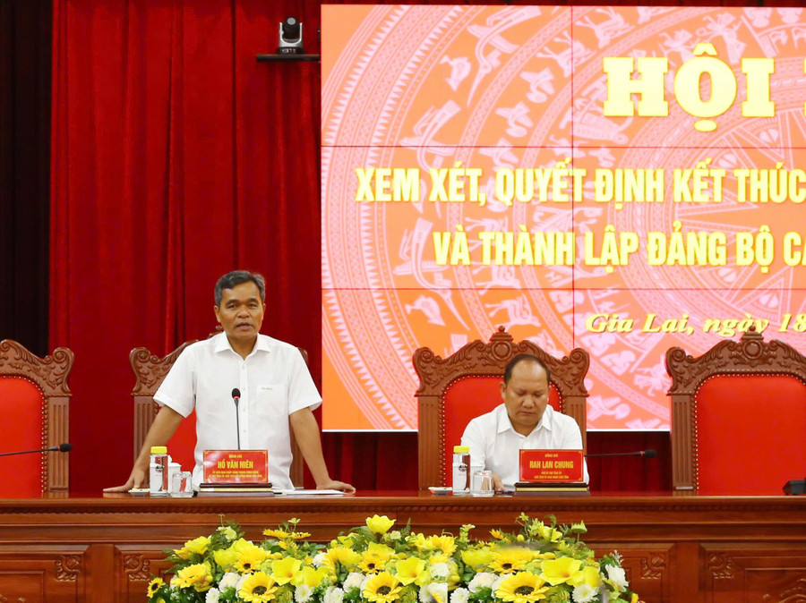 Đồng chí Bí thư Tỉnh ủy Hồ Văn Niên phát biểu chỉ đạo tại hội nghị. Ảnh: Đ.V z6716517056938-b61de9a6735e8b690c1f69c52dd2f182.jpg