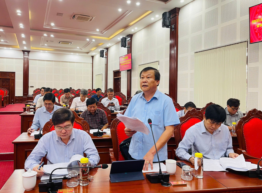Đồng chí Thái Thanh Bình-Ủy viên Ban Thường vụ Tỉnh ủy, Chủ nhiệm Ủy ban Kiểm tra Tỉnh ủy tham gia ý kiến tại hội nghị. Ảnh: A.H z6716568357525-a6ddd99b76efe700a1e5ab2b9c4c4164.jpg