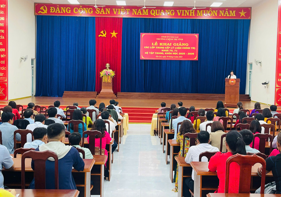 Quang cảnh lễ khai giảng. Ảnh: A.H z6690857801567-cde231b6f5a0c038d4db3a1c372fa1a0.jpg