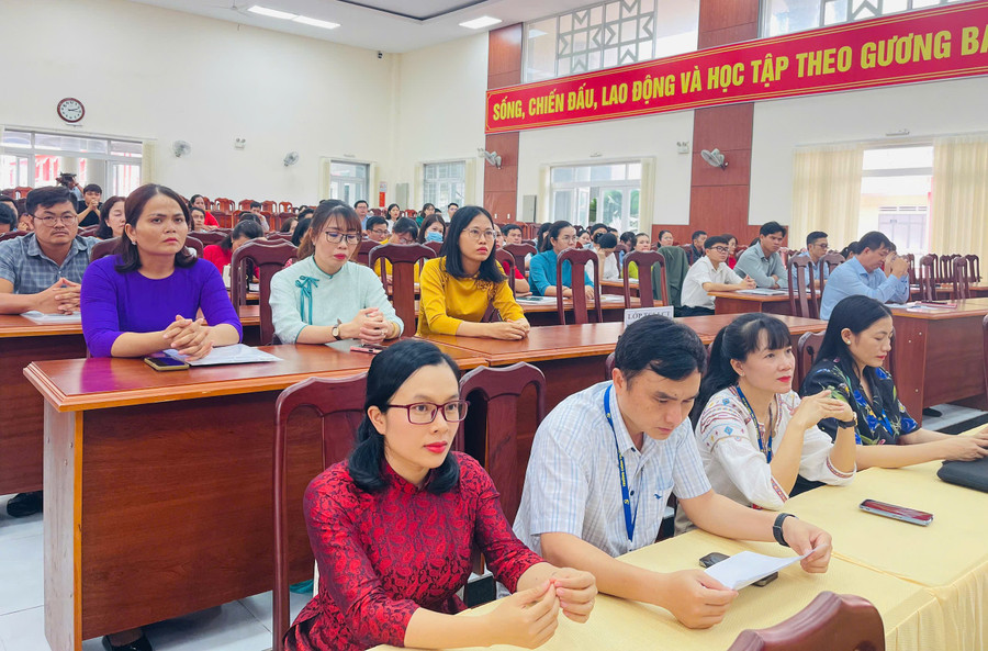 Lớp Trung cấp lý luận chính trị khóa 70, 71 có 88 học viên tham gia. Ảnh: A.H z6690857807222-543ab443b49c744917f05991d9bd1cb3.jpg