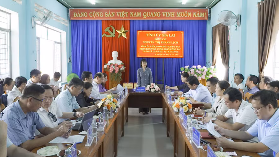 quang-canh-buoi-lam-viec.jpg