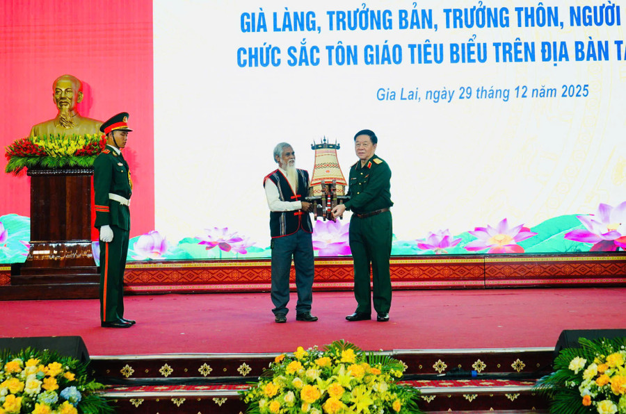 gia-lang-ro-lan-vong-tang-qua-cho-dai-tuong.jpg
