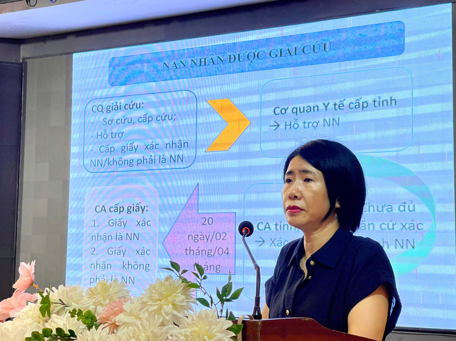 Tiến sĩ Lê Thị Vân Anh-Phó Vụ trưởng Vụ Pháp luật Hình sự-Hành chính (Bộ Tư pháp) truyền đạt các nội dung tại hội nghị. Ảnh: A.H z7014130725119-86a96f36497904b4e5d5d75889092b0c.jpg