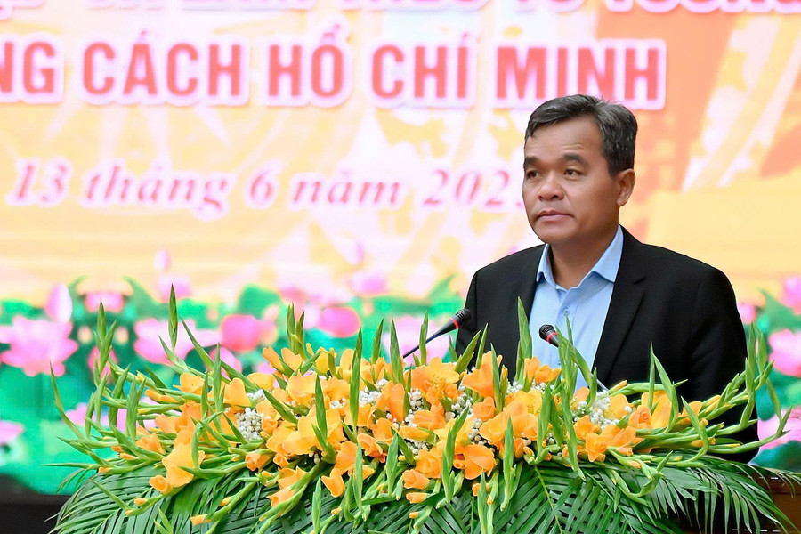 Bí thư Tỉnh ủy Hồ Văn Niên phát biểu tại hội nghị. Ảnh: Đ.T z6700641637148-a6c3b1d9df62b3822eab1c1e3c828264.jpg