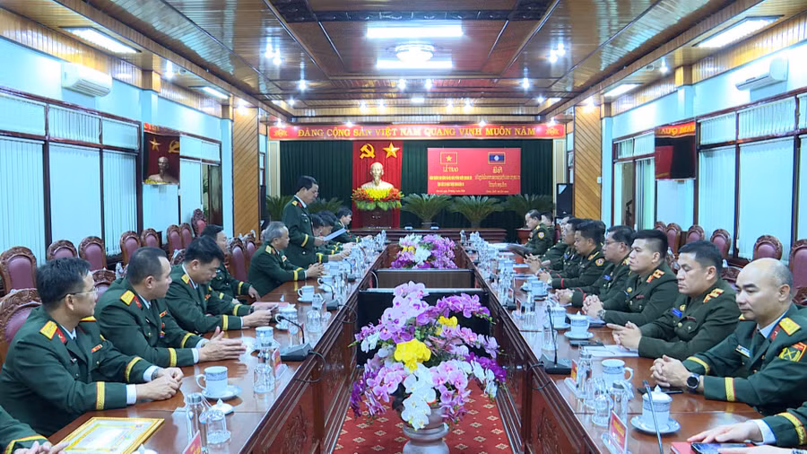 quang-canh-le-trao-huan-chuong-anh-dung-cho-cac-ca-nhan-thuoc-binh-doan-15.jpg