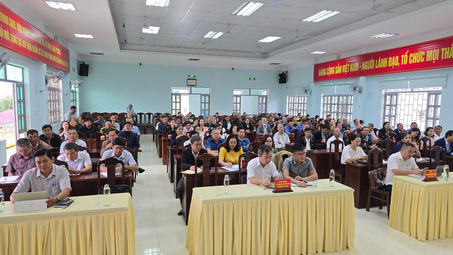 Đông đảo cử tri 3 phường: Tây Sơn, Đống Đa, Thống Nhất tham gia hội nghị tiếp xúc. Ảnh: A.H z6692897167532-15f24ec73546cb4cbe76e1a4cfbca150.jpg