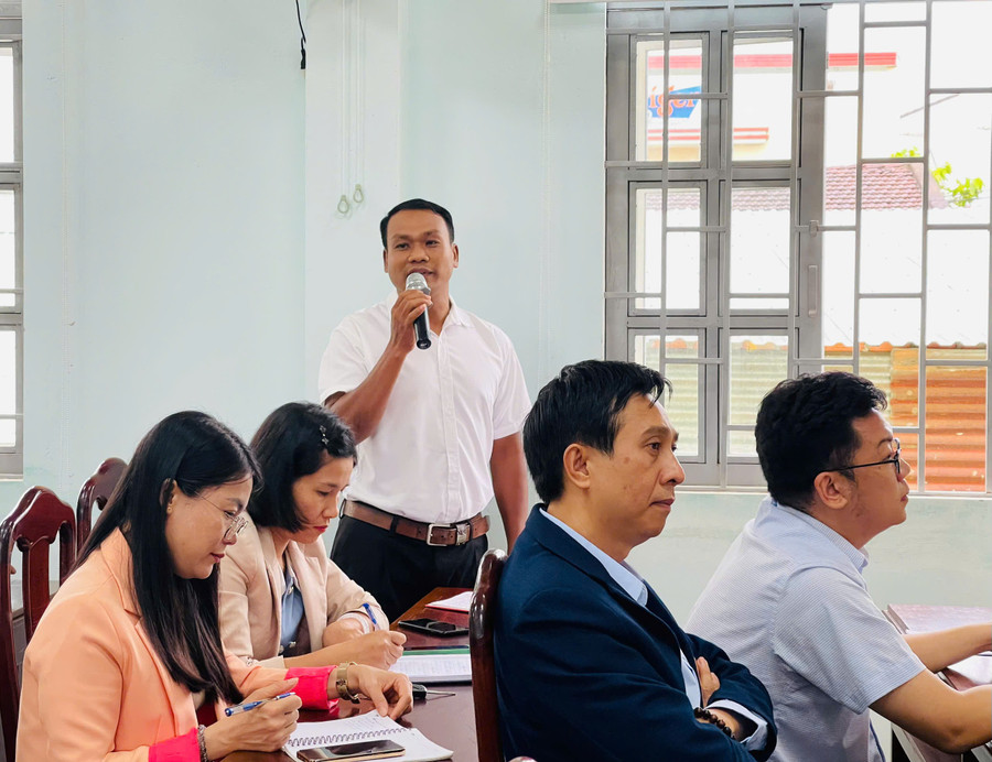 Cử tri nêu ý kiến tại hội nghị. Ảnh: A.H z6693304878634-be660cb53e0f66508b84ab4d762345ec.jpg