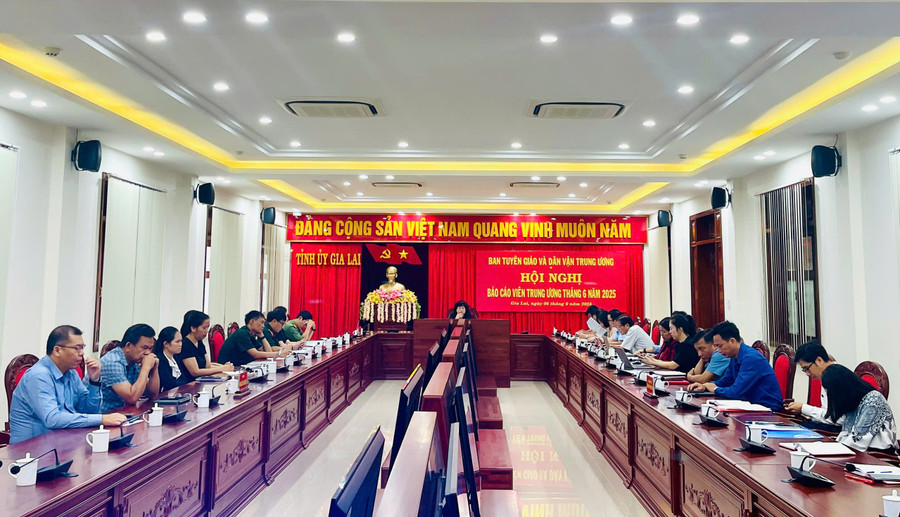 Quang cảnh hội nghị tại điểm cầu trụ sở Tỉnh ủy. Ảnh: A.H z6677454885840-a49ccb37ab17ba5ecdad0a99cf6480a4.jpg