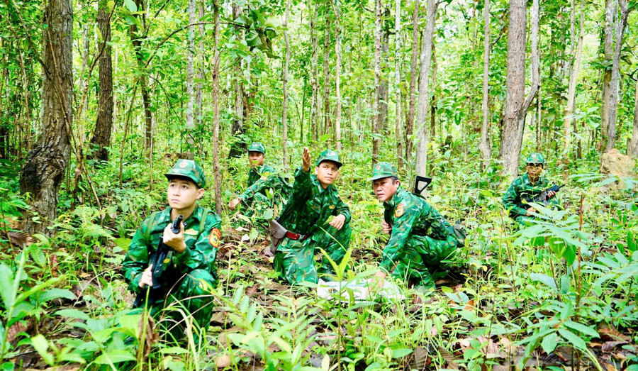 Cán bộ, chiến sĩ Đồn Biên phòng z6752747091926-51c64dd70805598ac2b55ba39511b2b1.jpg