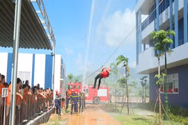 Gia Lai: Tuyên truyền kỹ năng phòng cháy và thoát hiểm cho học sinh FPT Long Vân