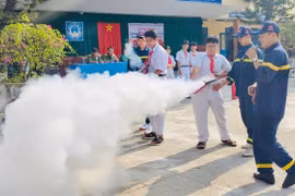 Tuyên truyền kỹ năng phòng cháy, tránh đuối nước cho hơn 1.150 giáo viên và học sinh