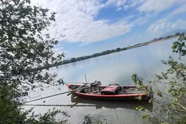 Xã Tuy Phước: Thu giữ ghe gắn gọng xung điện trên đầm Thị Nại