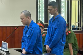 Gia Lai: Rủ bạn mang dao đâm người vì ghen, 2 bị cáo lãnh án tù