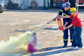 Gia Lai: Gần 1.000 học sinh trải nghiệm, thực hành kỹ năng PCCC & CNCH