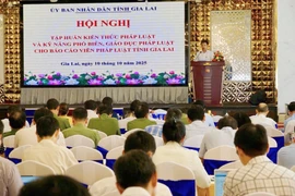 Quang cảnh buổi tập huấn kiến thức pháp luật và kỹ năng phổ biến, giáo dục pháp luật cho hơn 350 báo cáo viên cấp tỉnh.