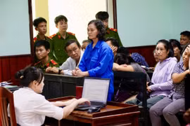 Lừa đảo chiếm đoạt tài sản, vợ chồng chủ tiệm vàng lãnh án 35 năm tù