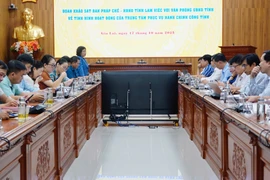 Ban Pháp chế HĐND tỉnh giám sát tại Trung tâm Phục vụ hành chính công tỉnh.