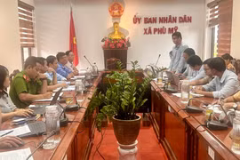 Quang cảnh buổi làm việc của Ban An toàn giao thông tỉnh Gia Lai với UBND xã Phù Mỹ. Ảnh: N.L