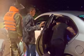 Ia Pa: Kịp thời hỗ trợ cháu bé bị bỏng đi cấp cứu trong đêm lũ