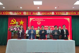 Thuế cơ sở 8 ký quy chế phối hợp quản lý thuế với 16 xã, phường