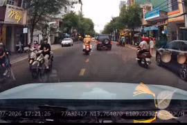 CSGT Gia Lai mở đường đưa nạn nhân bị đứt lìa cánh tay do tai nạn lao động đi cấp cứu kịp thời