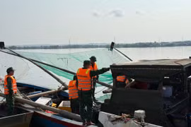 Tạm giữ 3 tàu cá dùng kích điện khai thác thủy sản