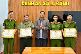 Ia Băng: Khen thưởng đột xuất tập thể, cá nhân có thành tích xuất sắc trong bảo đảm ANTT