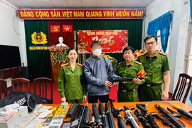 Gia Lai: Thanh niên tự nguyện giao nộp 5 khẩu súng hơi
