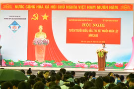 Bộ Tư lệnh Vùng 4 Hải quân tuyên truyền biển, đảo và thu hút nguồn nhân lực tại Gia Lai