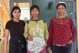 Công an xã Ia Krêl giúp một phụ nữ đi lạc trở về an toàn với gia đình