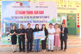 Bàn giao công trình điểm Trường Mầm non Hoa Pơ Lang cho xã biên giới Ia Dom