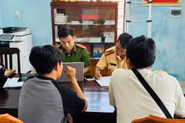 Gia Lai: Xử phạt 2 tài xế chở người trên thùng xe