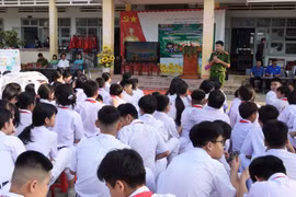 Gia Lai: Trang bị kiến thức pháp luật và kỹ năng ứng dụng AI cho học sinh 