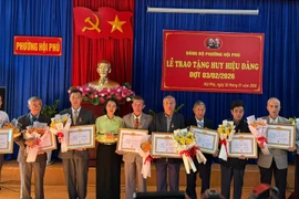 Phường Hội Phú trao huy hiệu Đảng cho 22 đảng viên đợt 3-2