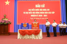 Nơi bầu cử sớm nhất cả nước: Trang nghiêm, trách nhiệm giữa trùng khơi