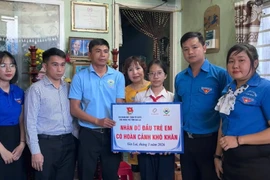 Nhận đỡ đầu trẻ em có hoàn cảnh khó khăn tại phường Quy Nhơn Nam