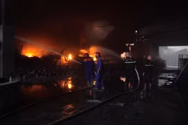 Gia Lai: Cháy lớn tại Công ty TNHH Tổng hợp Tân Đại Hưng