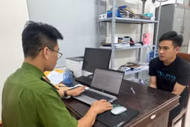 Bắt đối tượng giấu ma túy trong gấu bông