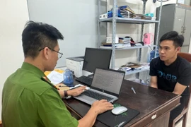 Bắt đối tượng giấu ma túy trong gấu bông