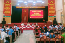 Kbang khen thưởng 4 tập thể, 32 cá nhân có thành tích trong công tác bầu cử