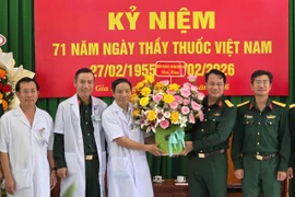 Phó Chính ủy Quân khu 5 thăm, chúc mừng Ngày Thầy thuốc Việt Nam 27/2