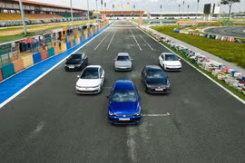 Volkswagen Golf chính thức ra mắt tại Việt Nam nhân dịp kỷ niệm 50 năm